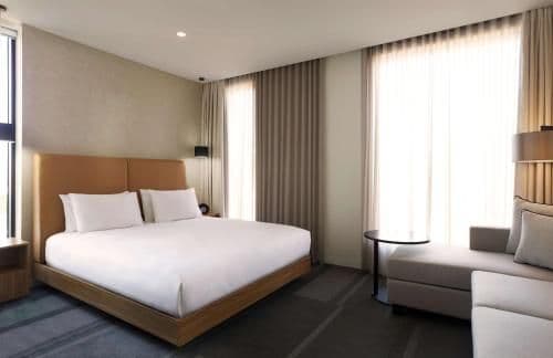 King Room with Sofa Bed and View - Non-Smoking