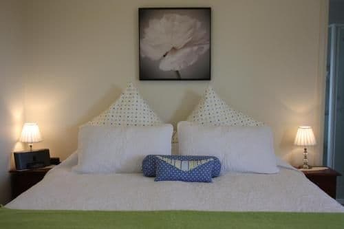 One-Bedroom Cottage with King Bed