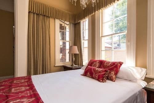 Deluxe Queen Suite