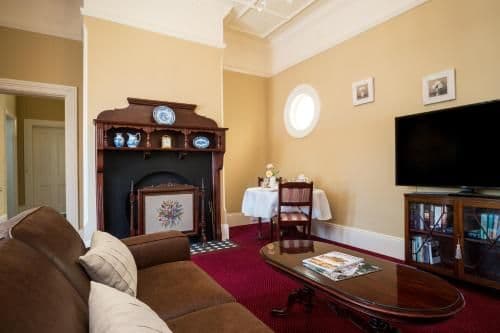 Deluxe Queen Suite