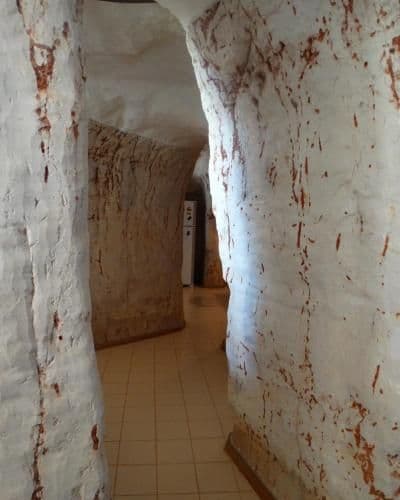 Two-Bedroom Two-Bathroom House - Ungerground