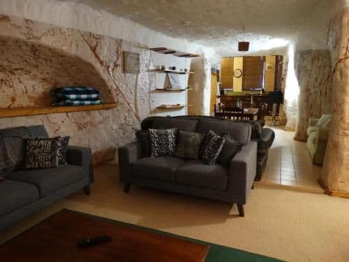 Two-Bedroom Two-Bathroom House - Ungerground