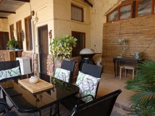 Two-Bedroom Two-Bathroom House - Ungerground