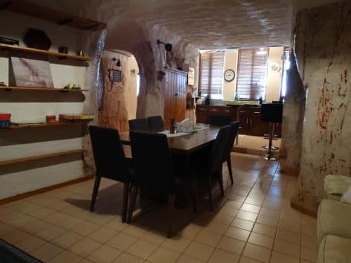 Two-Bedroom Two-Bathroom House - Ungerground