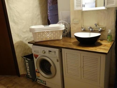 Two-Bedroom Two-Bathroom House - Ungerground