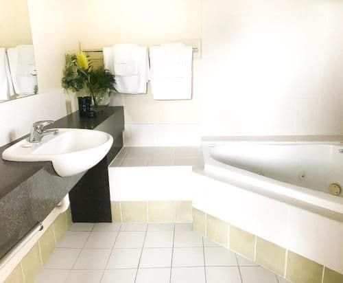 Deluxe Suite with Spa Bath