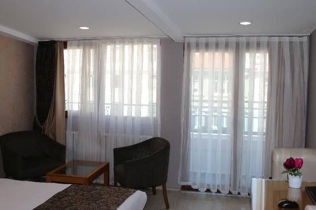 HOUSE STANDARD