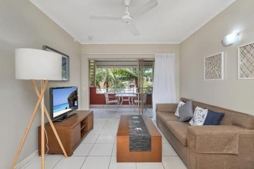 Apartment with Pool View 