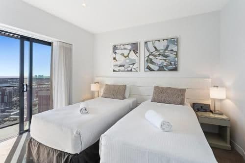 Three bedroom, two bathroom level 39 ocean view