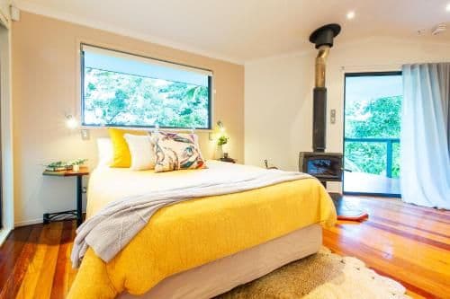 Large Cottage with Spa Bath