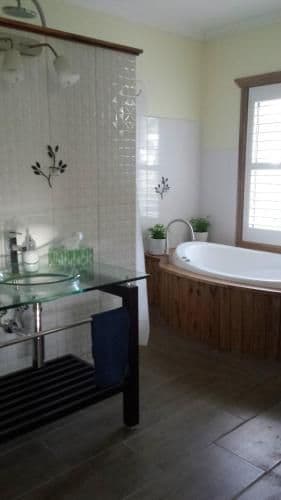 Queen Suite with Spa Bath