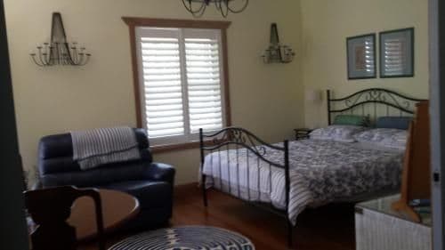 Queen Suite with Spa Bath