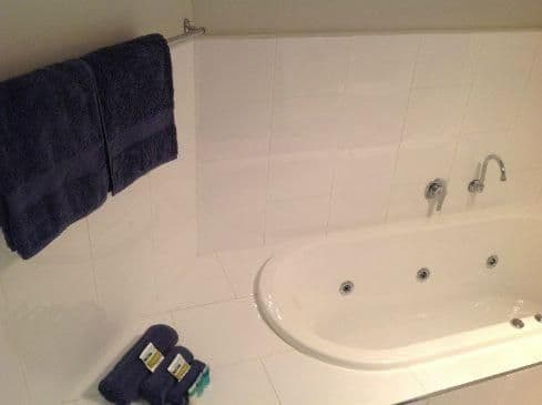 Studio with Spa Bath