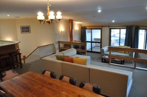 Apartment with Mountain View