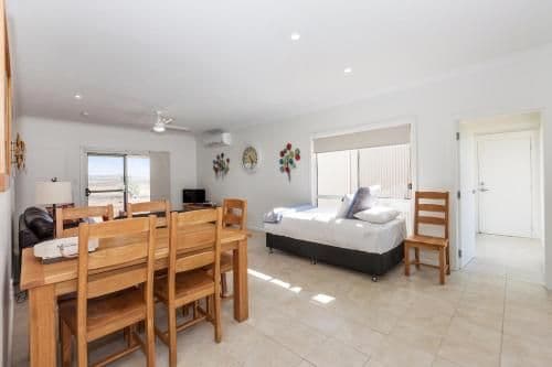 One-Bedroom Cottage with Terrace