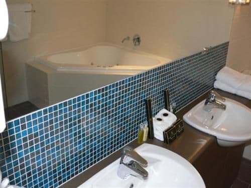 Deluxe King Room with Spa Bath