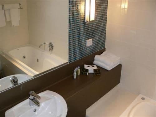 Executive King Room with Spa Bath
