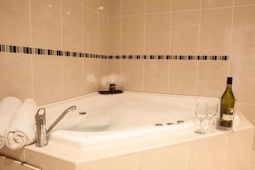 Executive Queen Room with Spa Bath
