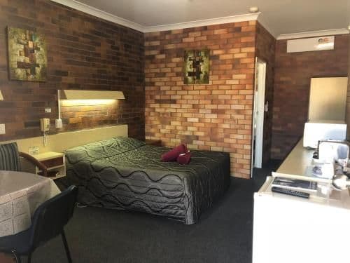 Deluxe Queen Room