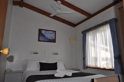 Large Two-Bedroom Cabin - Park Cabin 