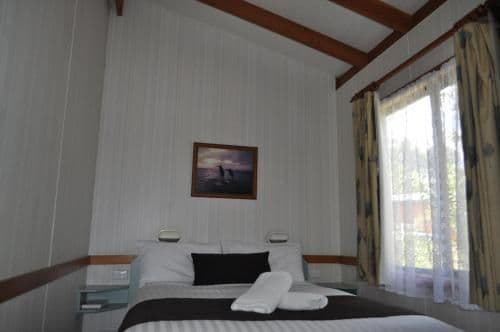 Large Two-Bedroom Cabin - Park Cabin 