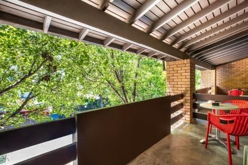 Queen and Single Studio with Free welcome drink for two guests