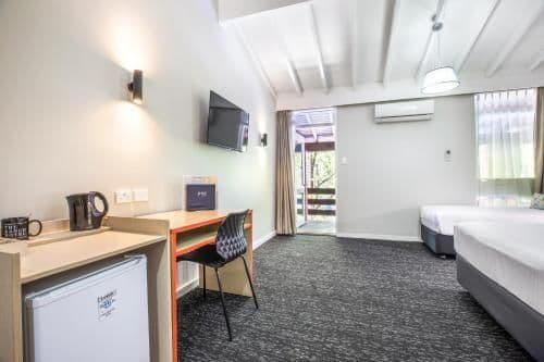 Queen and Single Studio with Free welcome drink for two guests