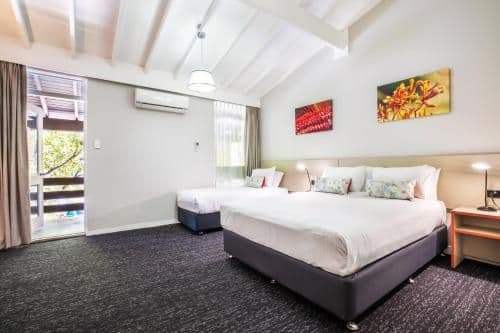 Queen and Single Studio with Free welcome drink for two guests