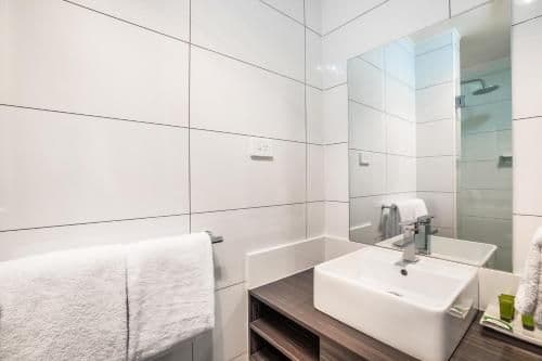 Queen and Single Studio with Free welcome drink for two guests