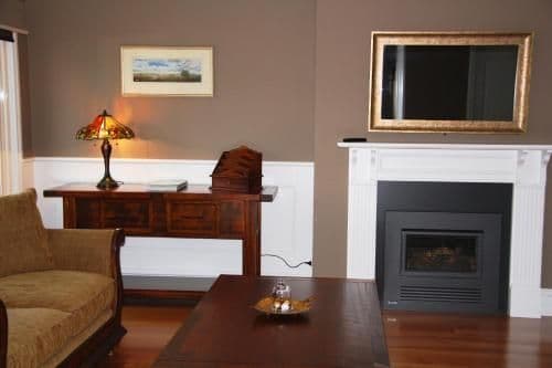 Deluxe One-Bedroom Cottage - Country
