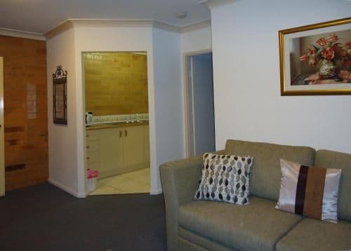 Deluxe Queen Suite