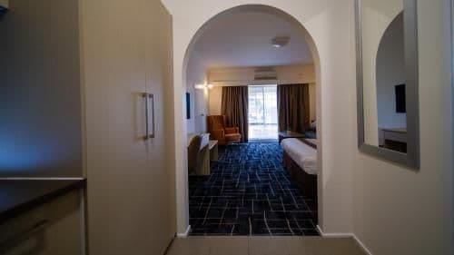 Deluxe Queen Room
