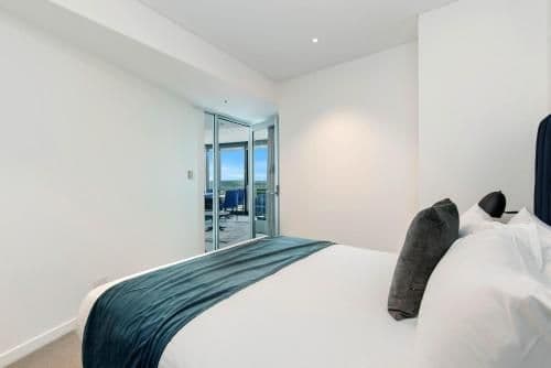 Two-Bedroom One Bathroom Sky High Apartment (4 Guests)