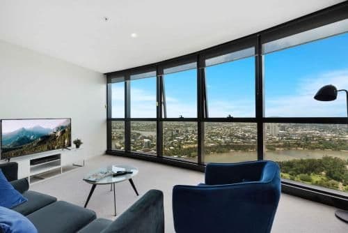 Two-Bedroom Two Bathroom Sky High Apartment (4 Guests)