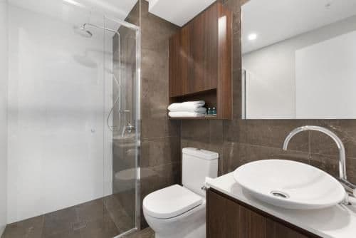 Three-Bedroom Two Bathroom Sky High Apartment (5 Guests)
