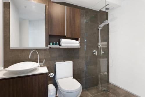 Three-Bedroom Two Bathroom Sky High Apartment (5 Guests)
