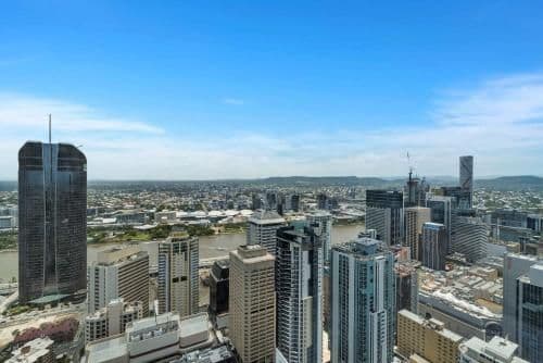 Three-Bedroom Two Bathroom Sky High Apartment (5 Guests)