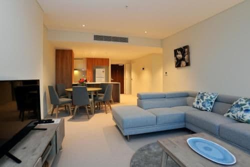 Three-Bedroom Two Bathroom Sky High Apartment (6 Guests)