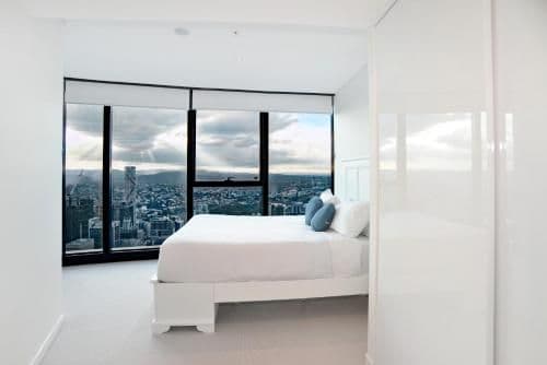 Three-Bedroom Two Bathroom Sky High Apartment (6 Guests)