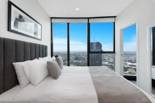 Three-Bedroom Two Bathroom Sky High Apartment (5 Guests)