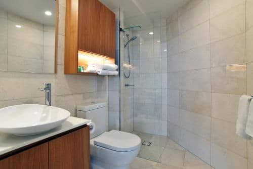 Two-Bedroom Two Bathroom Sky High Apartment (4 Guests)