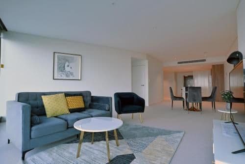Three-Bedroom Two Bathroom Sky High Apartment (6 Guests)