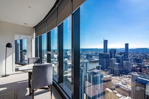 Three-Bedroom Two Bathroom Sky High Apartment (6 Guests)