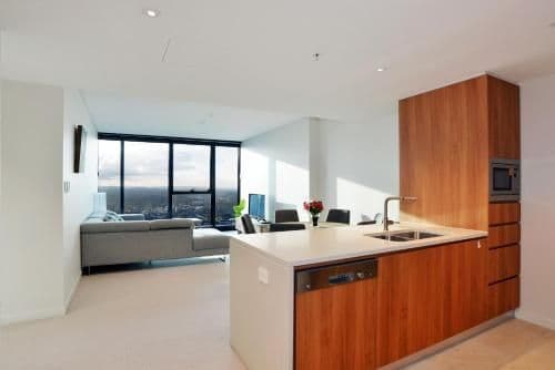 Three-Bedroom Two Bathroom Sky High Apartment (6 Guests)