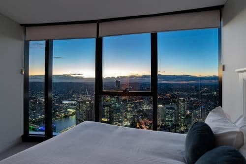 Three-Bedroom Two Bathroom Sky High Apartment (6 Guests)