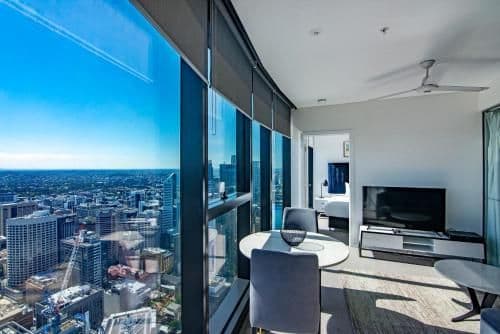 Three-Bedroom Two Bathroom Sky High Apartment (6 Guests)