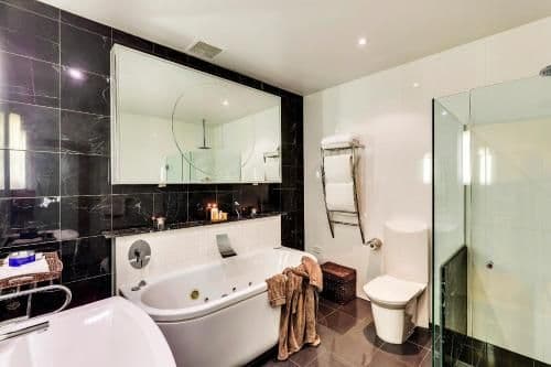 Deluxe King Suite in Lodge