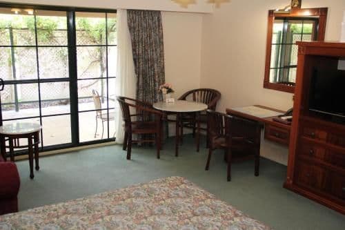 Executive Queen Room with Courtyard