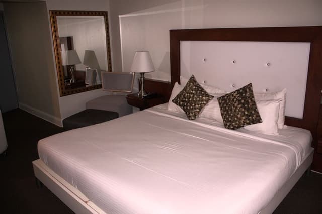 DOUBLE KING SIZE BED
