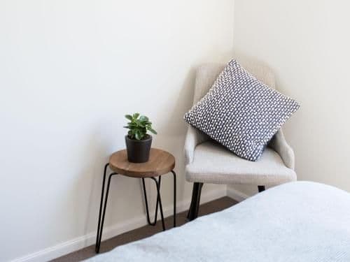 Queen Room  (Shared Lounge & Kitchen)